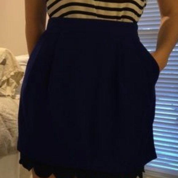 Club Monaco navy blue scalloped skirt - Picture 3 of 4